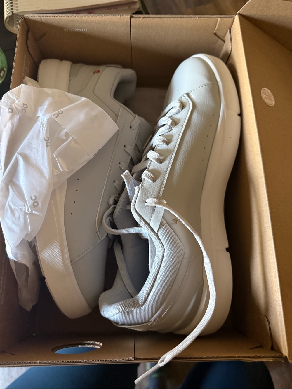 Women’s White Leather Low-Top Sneakers – Minimal Everyday Style